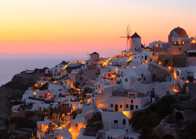 Egejski Zen: Ekskluzywny Tydzień w Domes Novos Santorini 